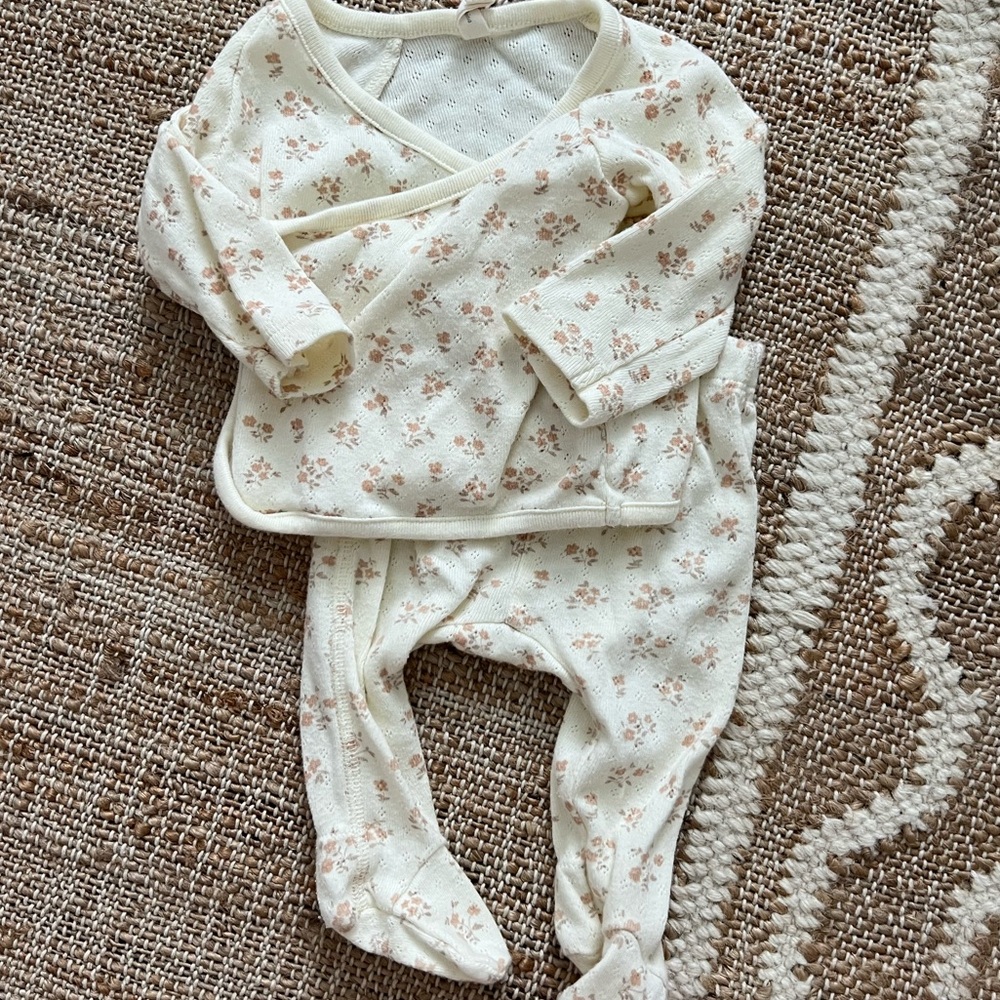 Like New Quincy Mae Pointelle Floral Wrap Footed Set 0-3 Mo.